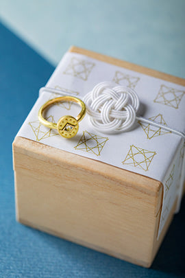 パッケージには廃材になる桐を使用