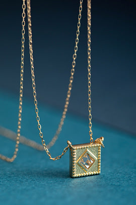 職人がひとつひとつ想いを込めて手作りしたジュエリー